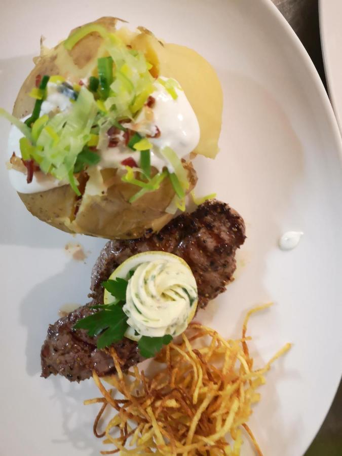 Zum Toni Hotel 3*