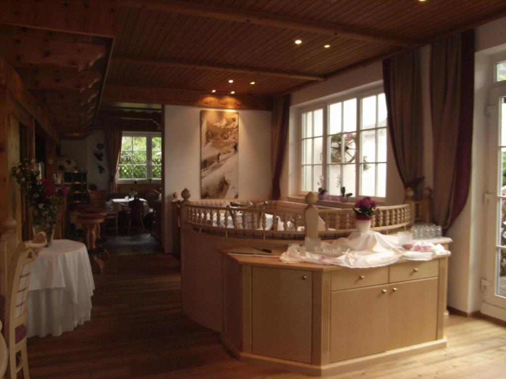 Zum Toni Hotel 3*